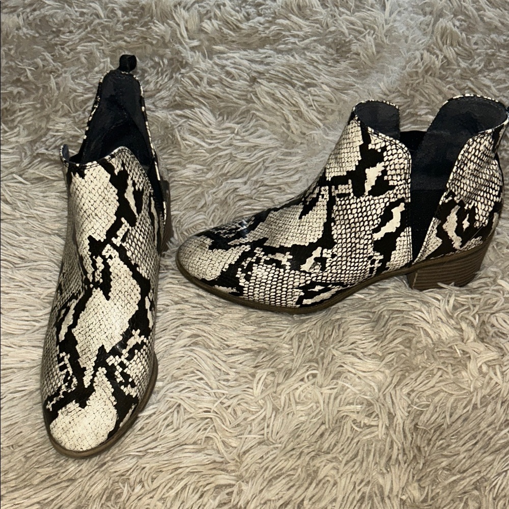Dr. Scholl's Black and White Snakeskin Ankle Boots